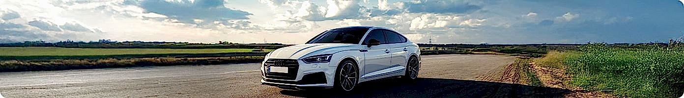 yolda giden beyaz araç kiralama header görseli