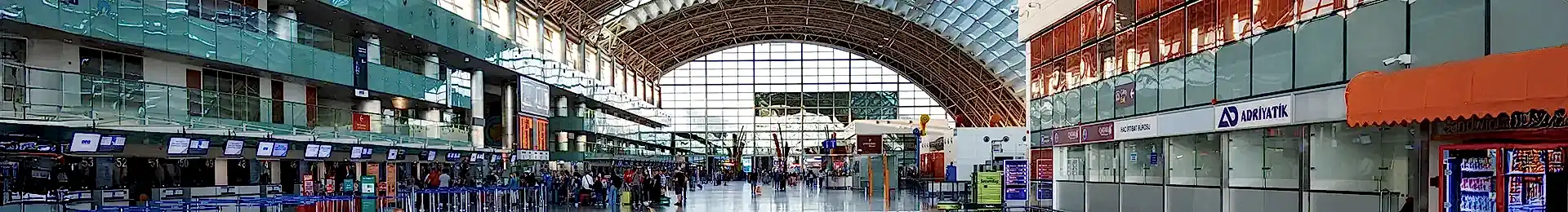 İzmir Havalimanı içi, terminal görünümü