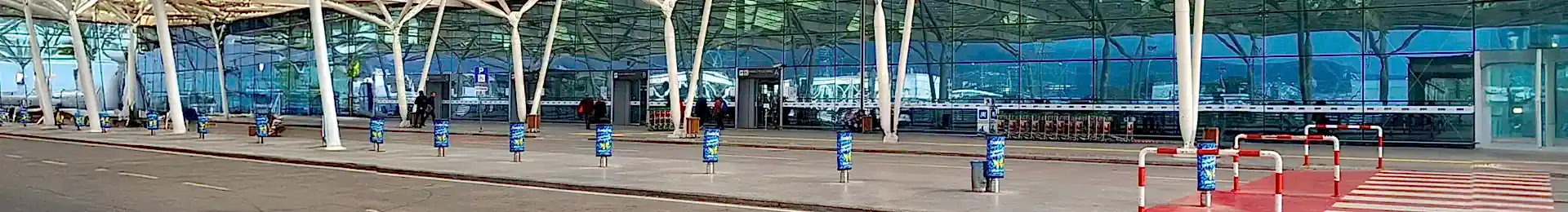 İzmir havalimanı dıştan görünüm