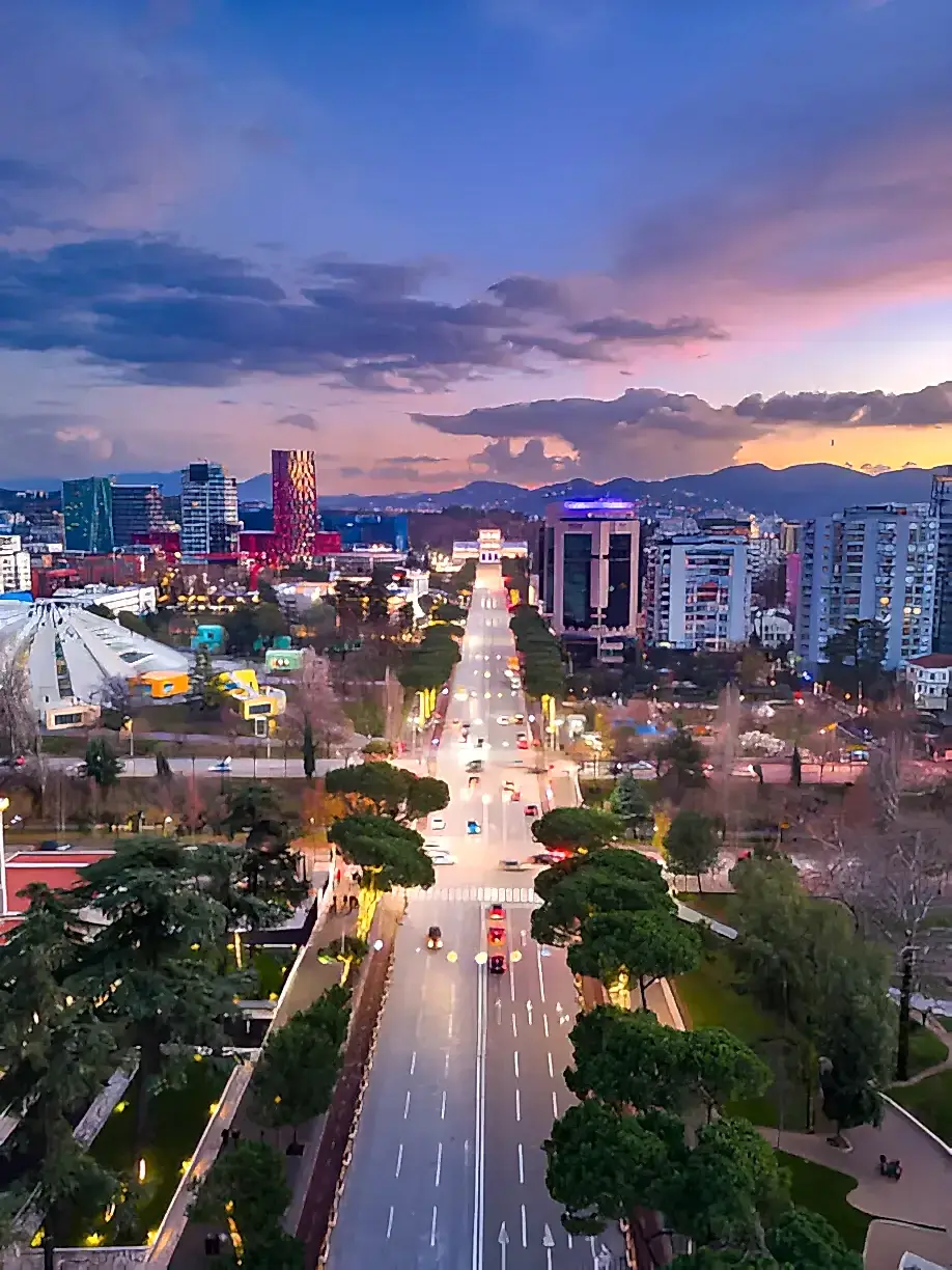 Tiran şehir meydanı